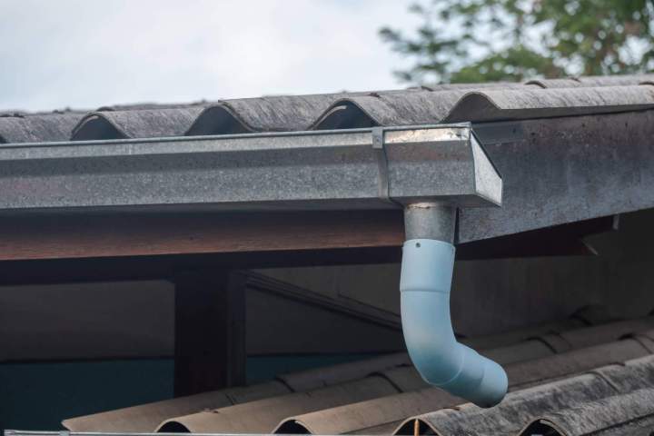 Installation gouttières Écommoy